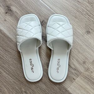 J/SLIDES Women's Quilted White Sandals size 7
